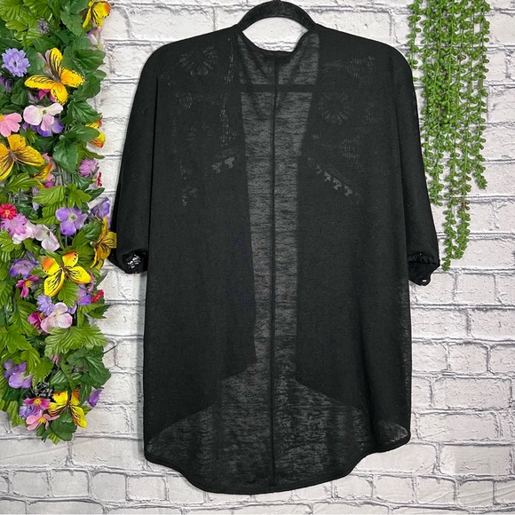+🌸5/$25🌸Wet Seal Short Sleeve Open Front Lace Detailed Kimono Size Medium - Picture 7 of 13